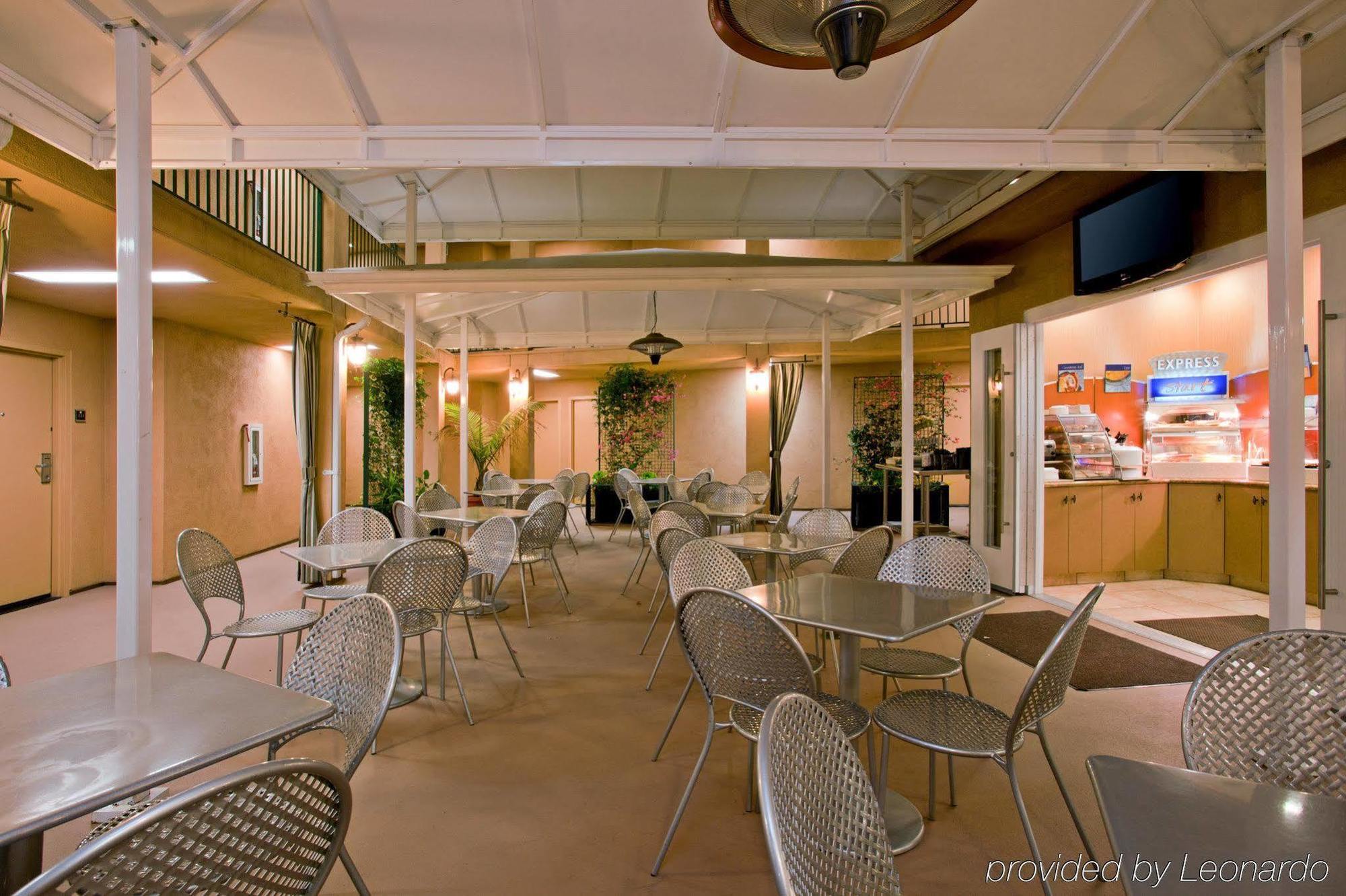 Express West Angeles By Ihg Hotel 3*
