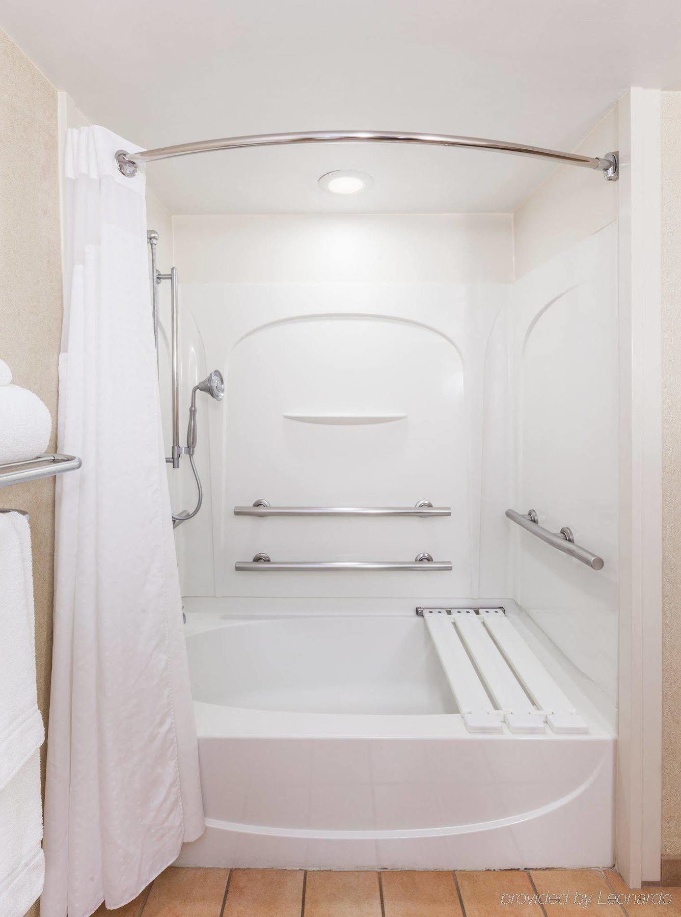Hotel Express West Angeles By Ihg 3*