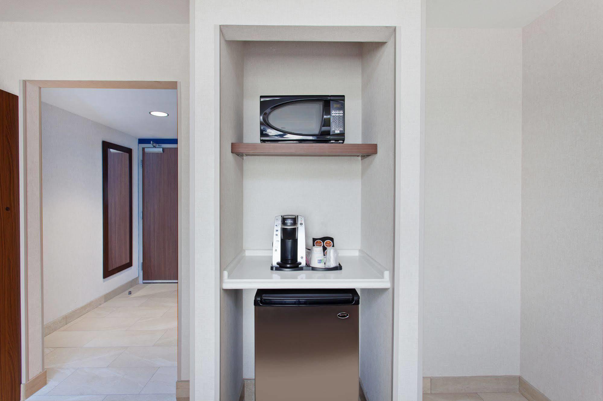 Express West Angeles By Ihg Hotel 3*