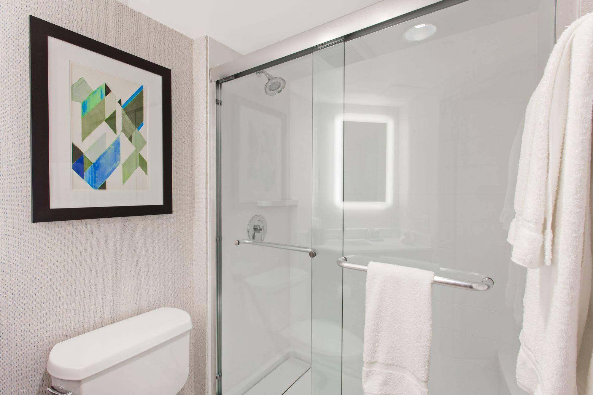 Express West Angeles By Ihg Hotel 3*