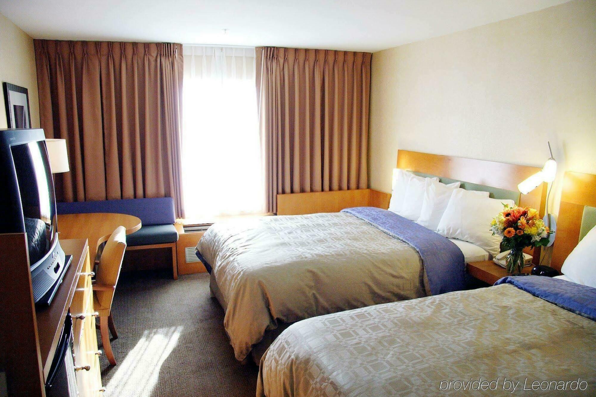 Holiday Express West By Ihg Hotel 3*